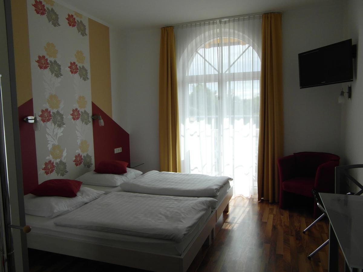 Hotel Am Donaubogen Sarching 外观 照片