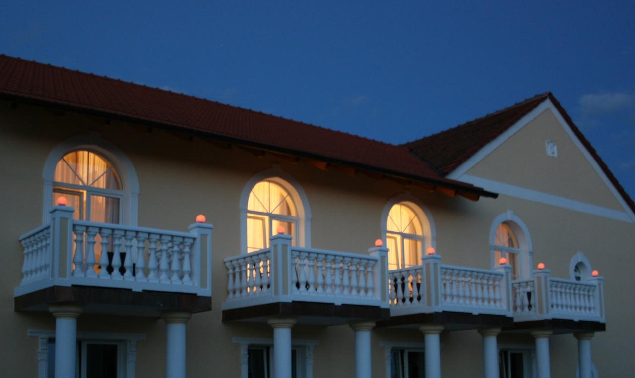 Hotel Am Donaubogen Sarching 外观 照片