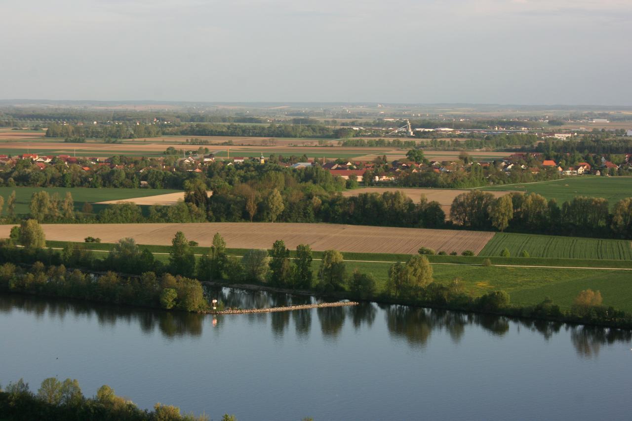 Hotel Am Donaubogen Sarching 外观 照片